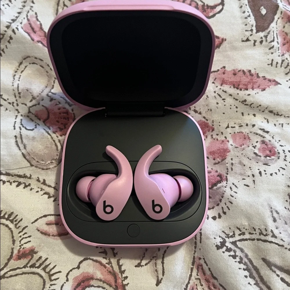 Beats PowerBeats Fit Wireless Earbuds - Picture 2 of 3